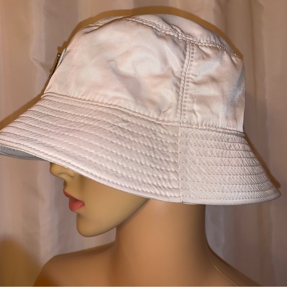 PRADA beige Re-issue Nylon BUCKET HAT Size Medium IN STORE NOW $695 - Picture 3 of 15